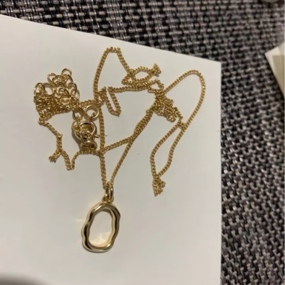 NEW 18k Yellow Gold Irregular Oval Necklace - Picture 7 of 8